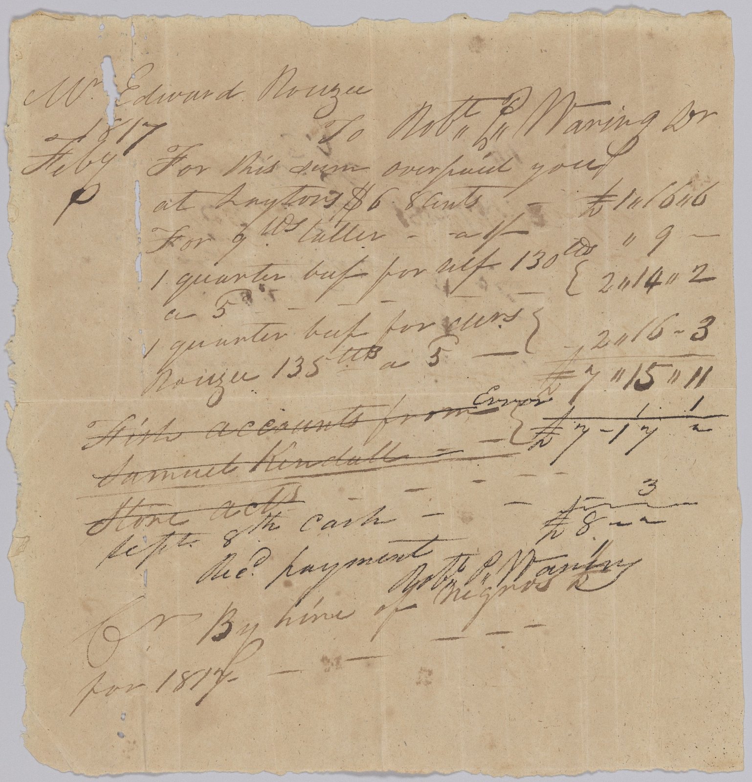보일러 아래 젖은 배관 이음매를 손전등으로 비춰 살피는 모습